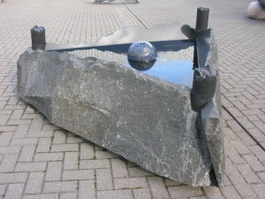 Sonnenwald, dit werk is gemaakt voor het 100-jarig bestaan van Van Luijn Natuursteen, 2006